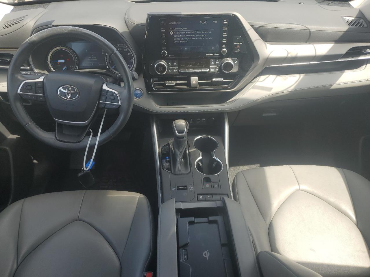 2022 Toyota Highlander - Image 8