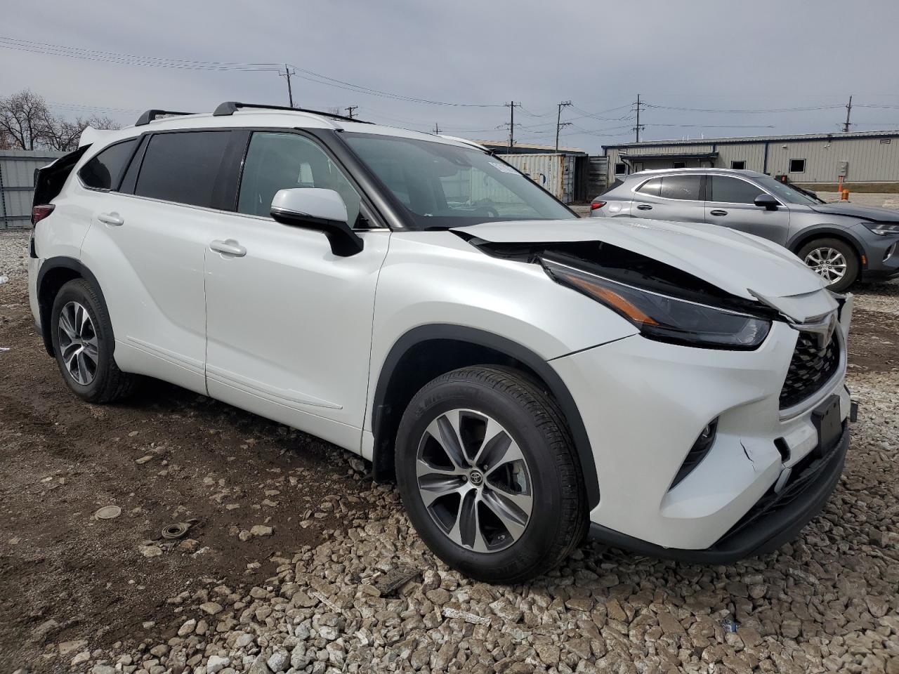 2022 Toyota Highlander Xle VIN: 5TDGZRBH0NS254176 Lot: 51718215