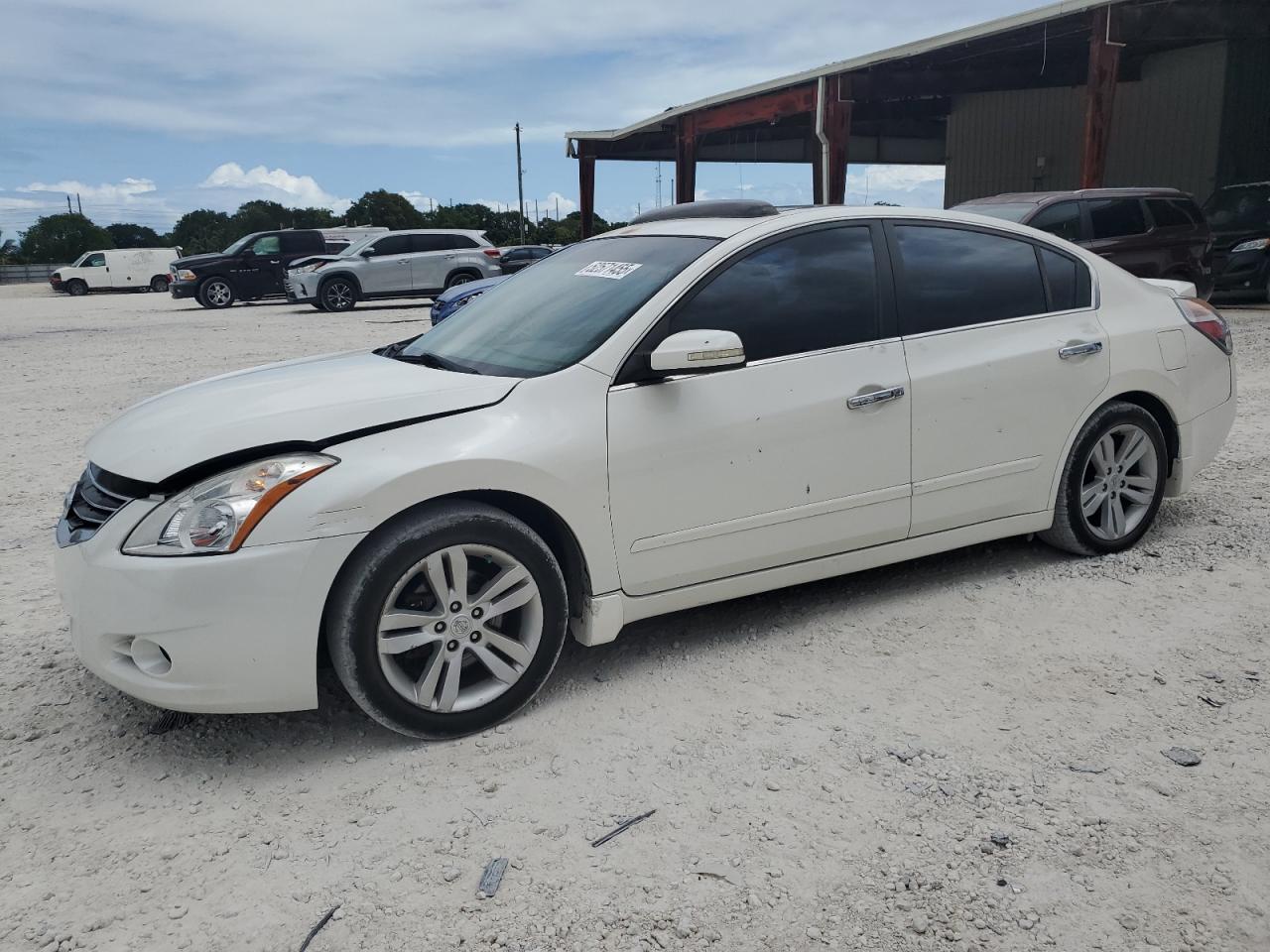 2010 Nissan Altima Sr for Sale in Homestead, FL - Minor Dent/Scratches