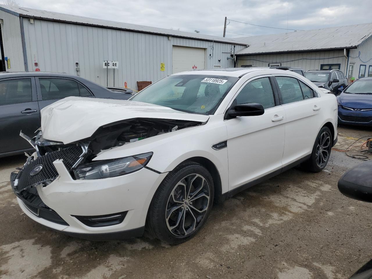2016 Ford Taurus Sho na sprzedaż w Pekin, IL - Front End
