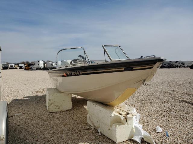 2000 Crestliner Boat