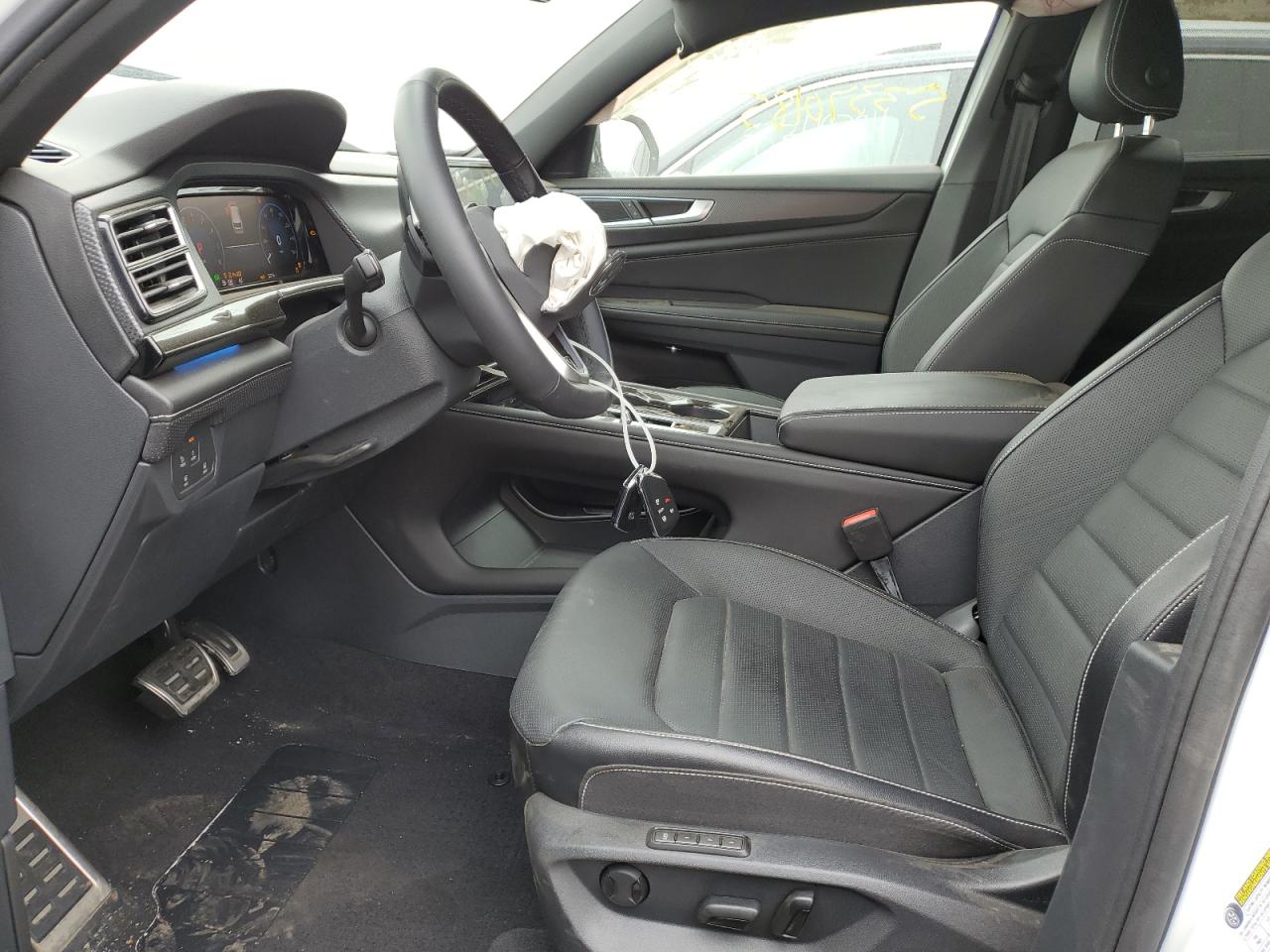 1V2AE2CA5RC241990 2024 Volkswagen Atlas Cross Sport Sel R-Line