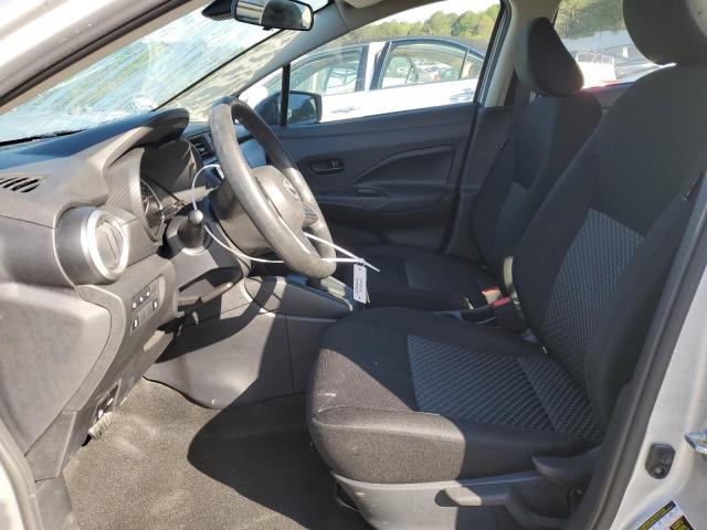  NISSAN VERSA 2024 Серебристый