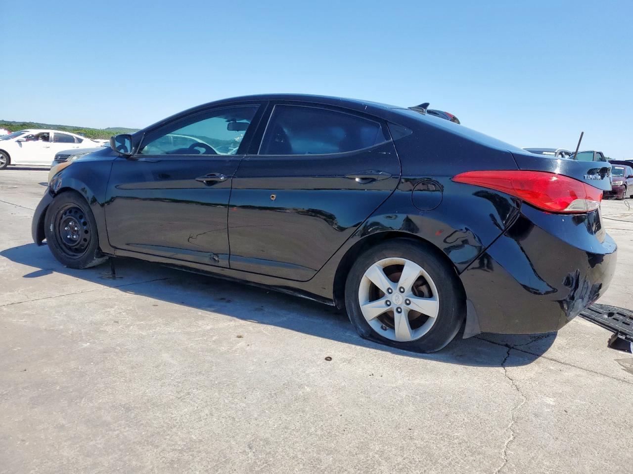 2013 Hyundai Elantra - Image 2