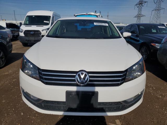  VOLKSWAGEN PASSAT 2015 Білий