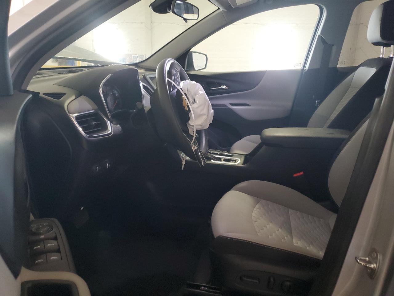 2020 Chevrolet Equinox VIN: 2GNAXFEV2L6249801 Lot: 54223485