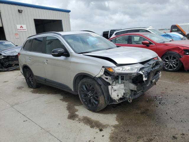  MITSUBISHI OUTLANDER 2018 Srebrny