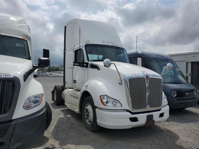 2015 Kenworth T680 Semi Truck