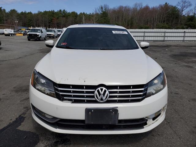 Sedans VOLKSWAGEN PASSAT 2015 Biały
