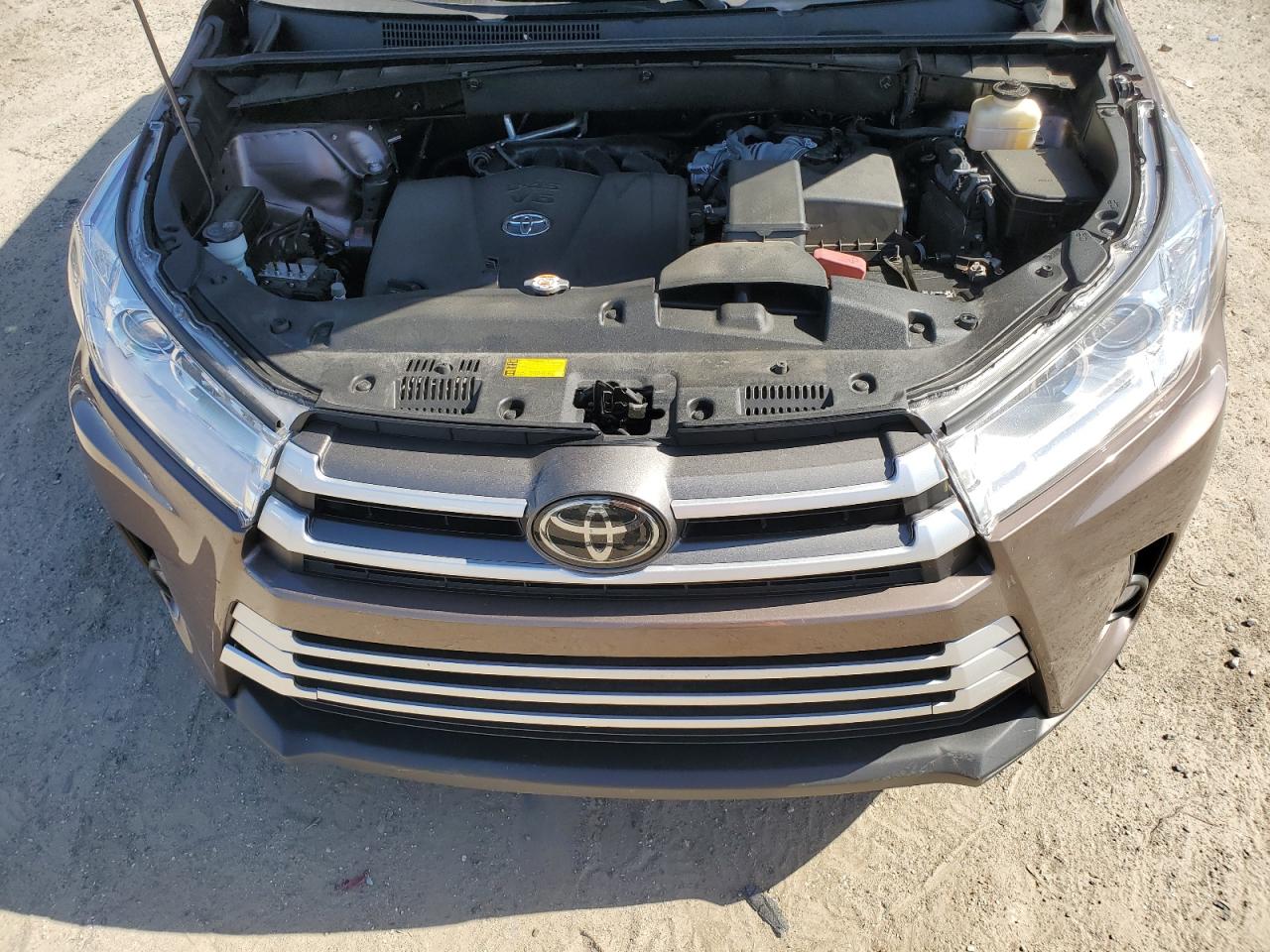 2018 Toyota Highlander Se VIN: 5TDKZRFH8JS278918 Lot: 55045135