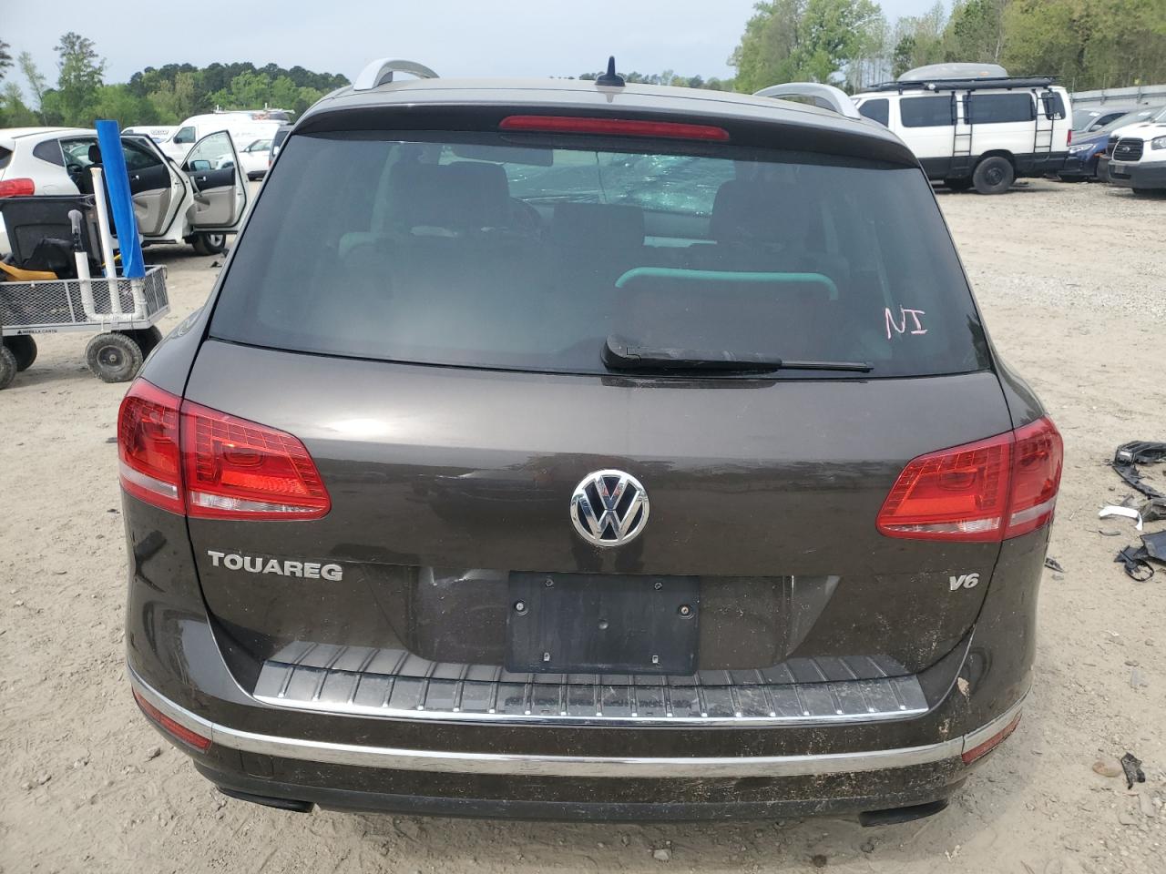 2016 Volkswagen Touareg Sport VIN: WVGEF9BP3GD013102 Lot: 53333375