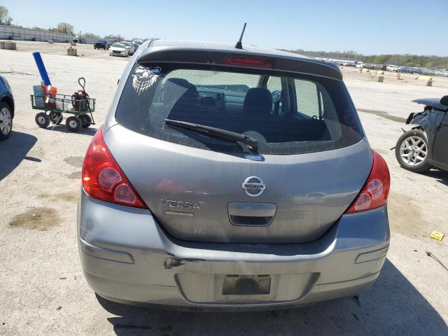 Hatchbacks NISSAN VERSA 2012 Srebrny