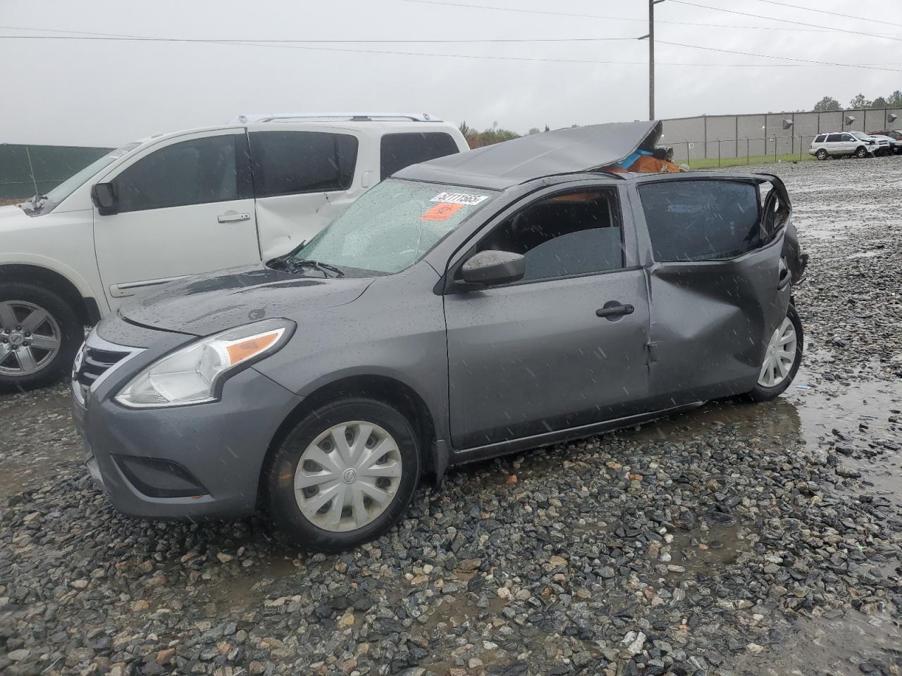 2017 Nissan Versa S продається в Tifton, GA - All Over