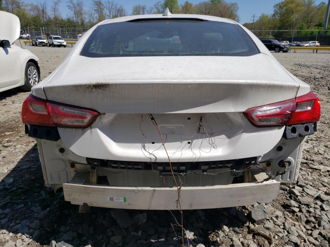 VIN: 1G1ZD5ST1JF253206 2018 CHEVROLET MALIBU