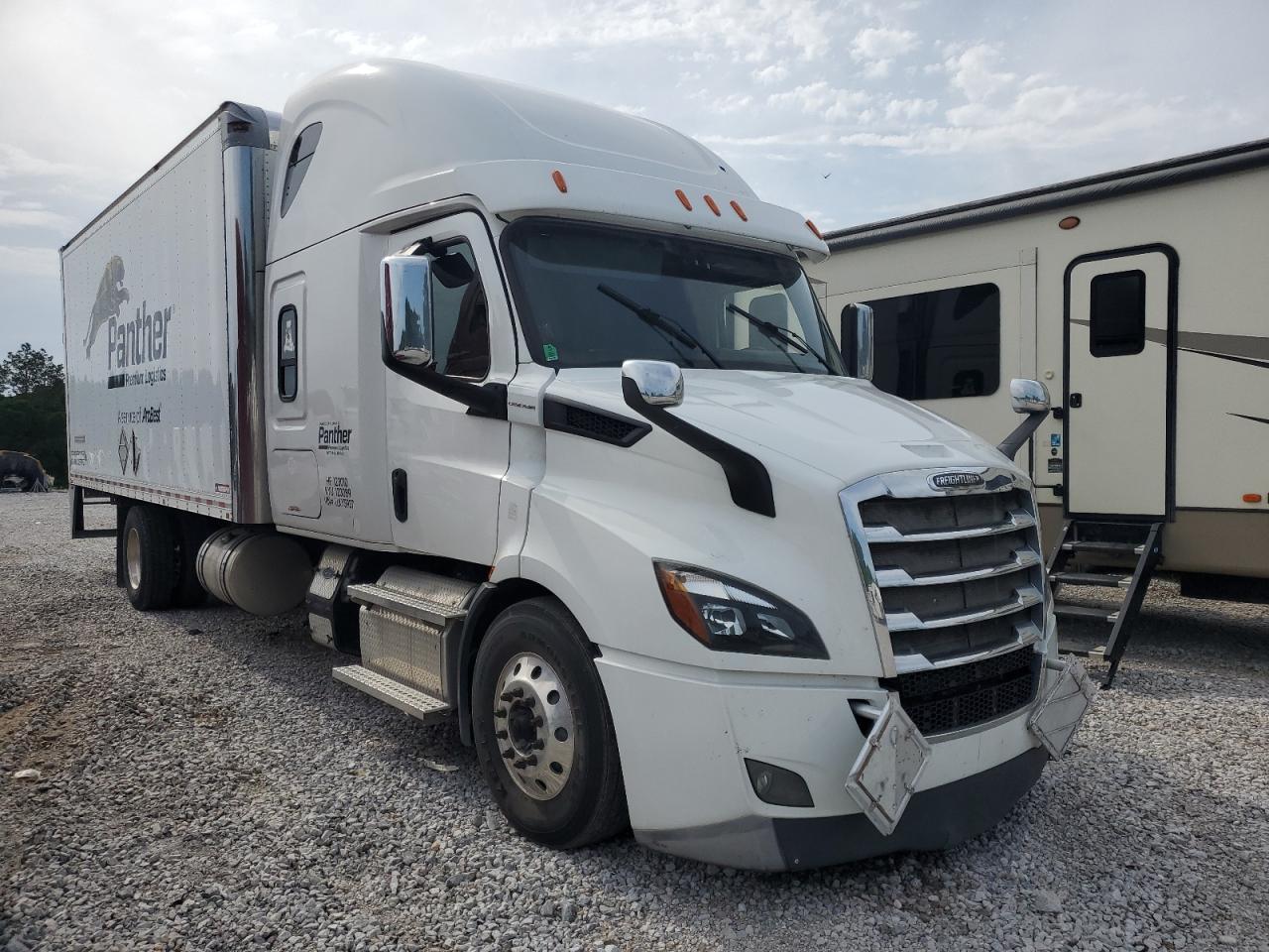 Eight Mile, AL에서 판매 중인 2020 Freightliner Cascadia 116 Box Truck - Rear End