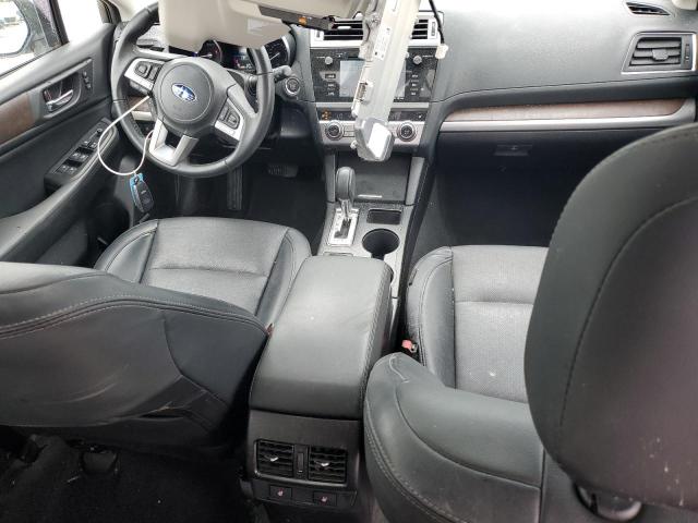  SUBARU OUTBACK 2017 Srebrny