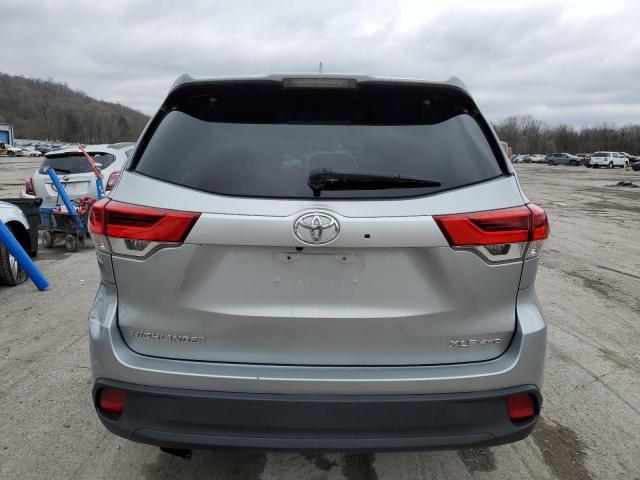  TOYOTA HIGHLANDER 2017 Сріблястий