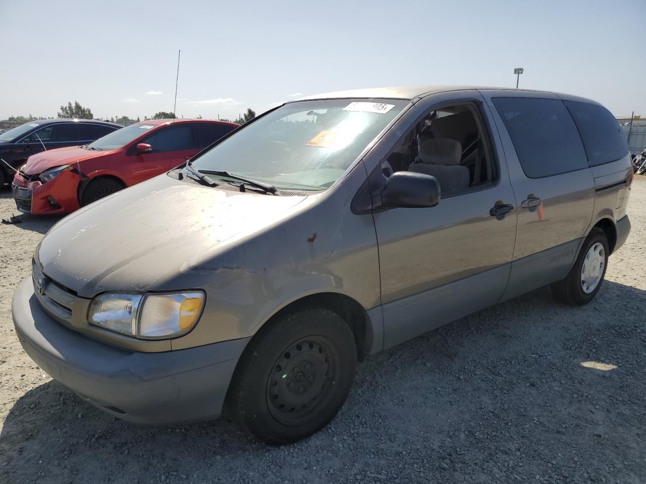Antelope, CA에서 판매 중인 1999 Toyota Sienna Ce - Minor Dent/Scratches
