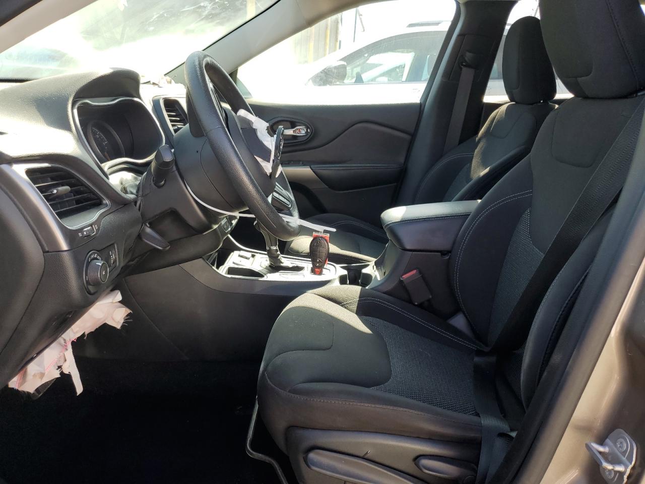 2019 Jeep Cherokee Latitude VIN: 1C4PJLCB6KD333373 Lot: 51701385
