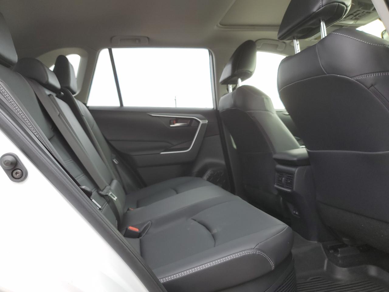 2024 Toyota RAV 4 - Image 11