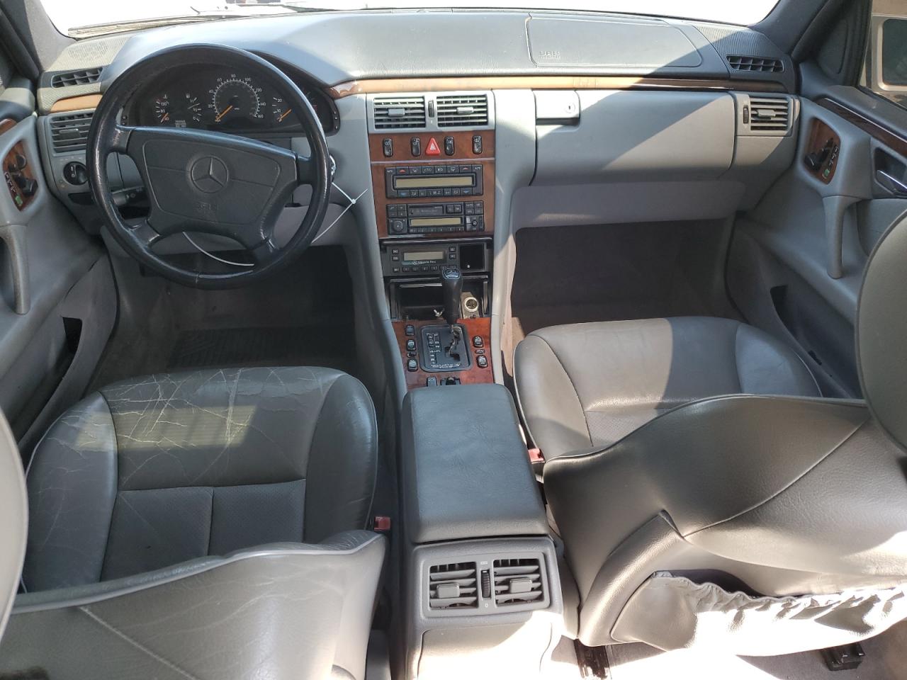 1998 Mercedes-Benz E 320 VIN: WDBJF65F4WA571172 Lot: 52113525
