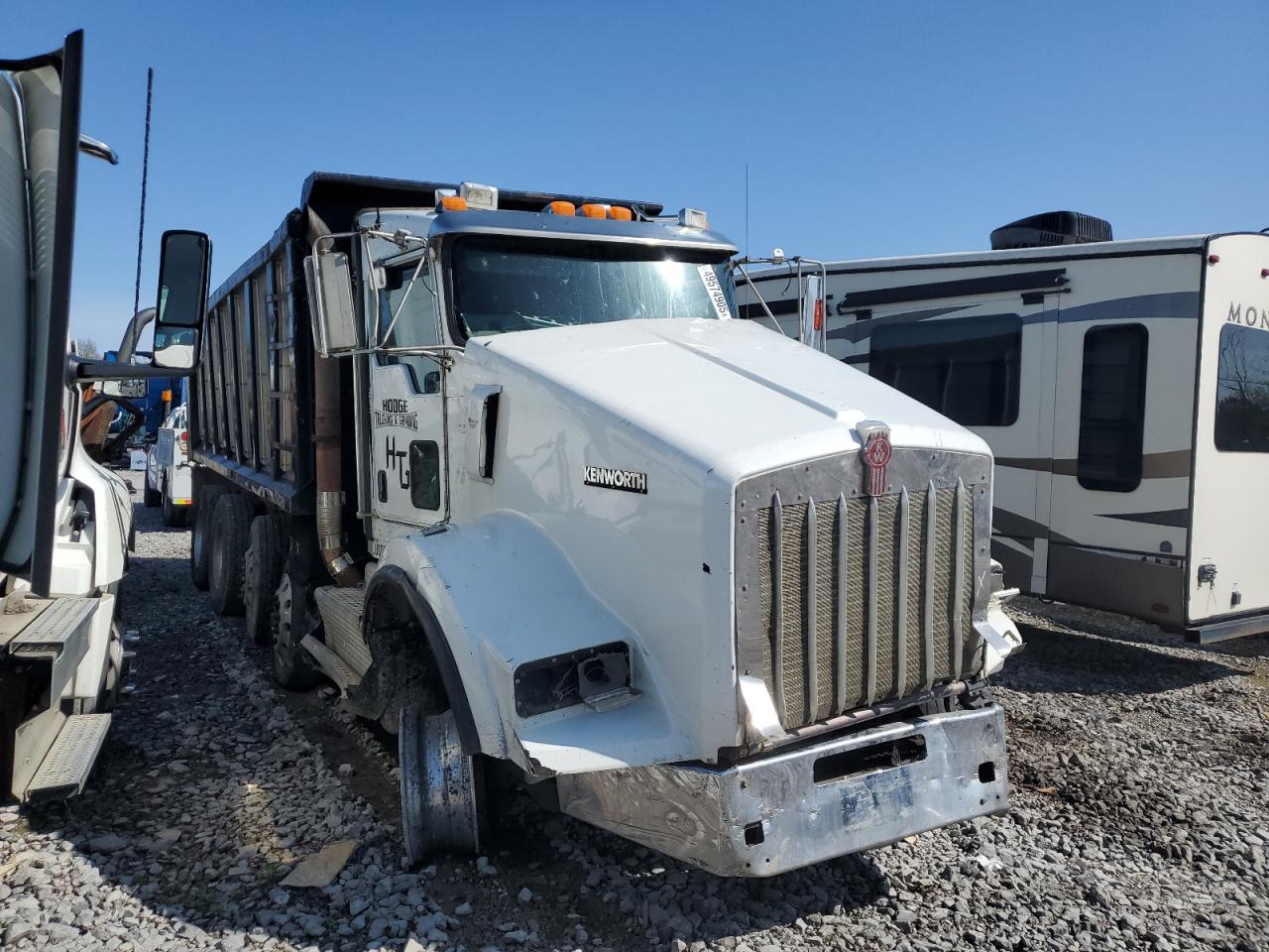 2017 Kenworth T800 Dump Truck იყიდება Madisonville-ში, TN - All Over