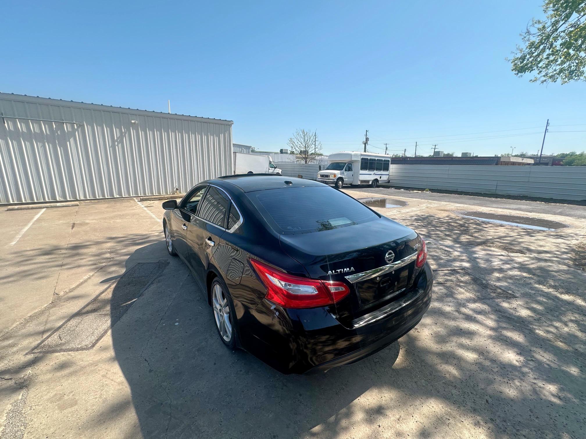 Седани NISSAN ALTIMA 2016 Чорний