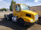 Woodburn, OR에서 판매 중인 2001 Volvo Vnm Semi Truck - Burn - Interior