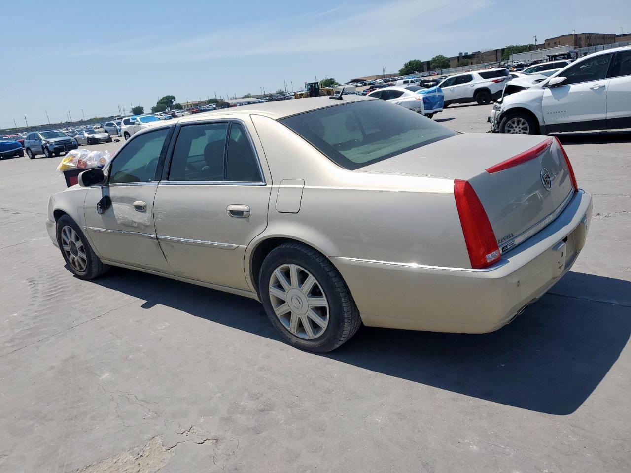 2007 Cadillac DTS - Image 2