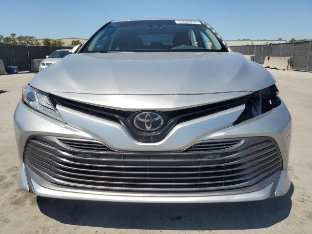 TOYOTA CAMRY 2018 Srebrny