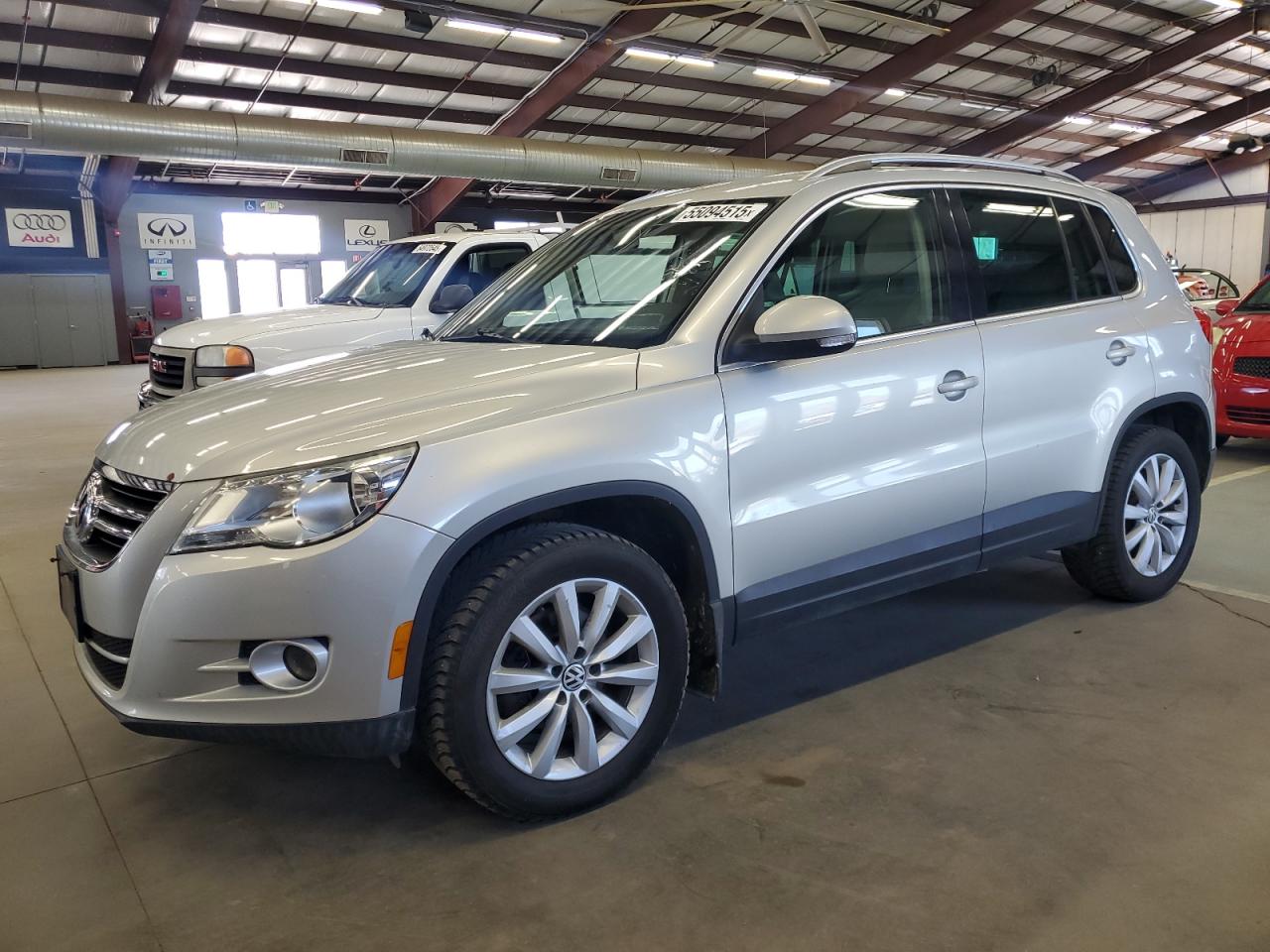 East Granby, CT에서 판매 중인 2011 Volkswagen Tiguan S - Minor Dent/Scratches