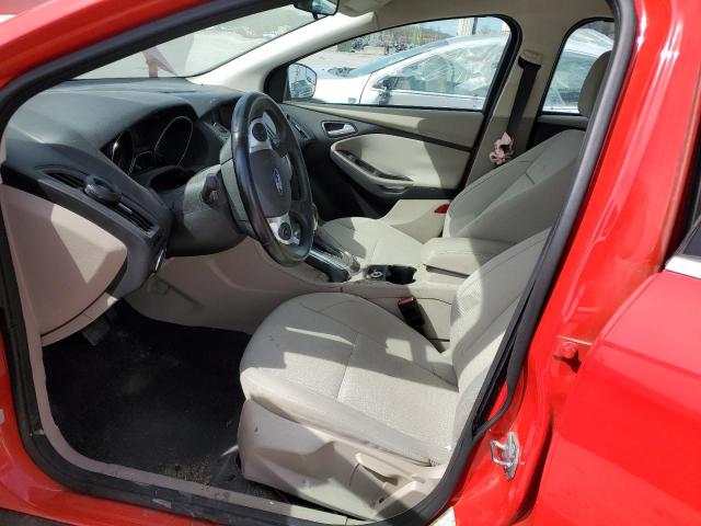 Sedans FORD FOCUS 2012 Czerwony