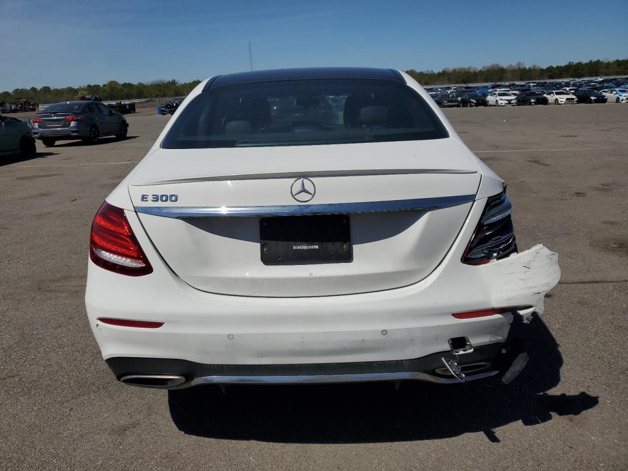 2018 Mercedes-Benz E 300 VIN: WDDZF4JB3JA348180 Lot: 54700205