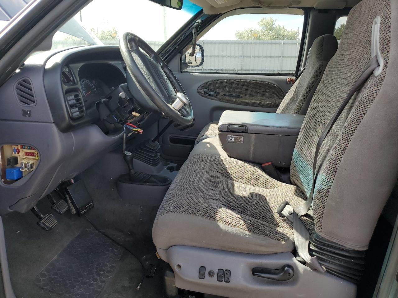 2001 Dodge Ram 2500 VIN: 3B7KF23781G796831 Lot: 52644395