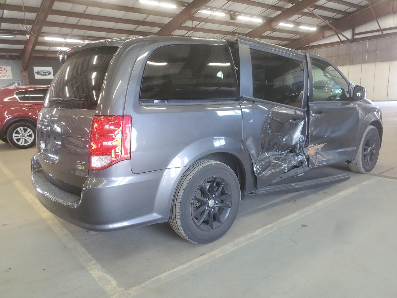 2019 Dodge Caravan - Image 3