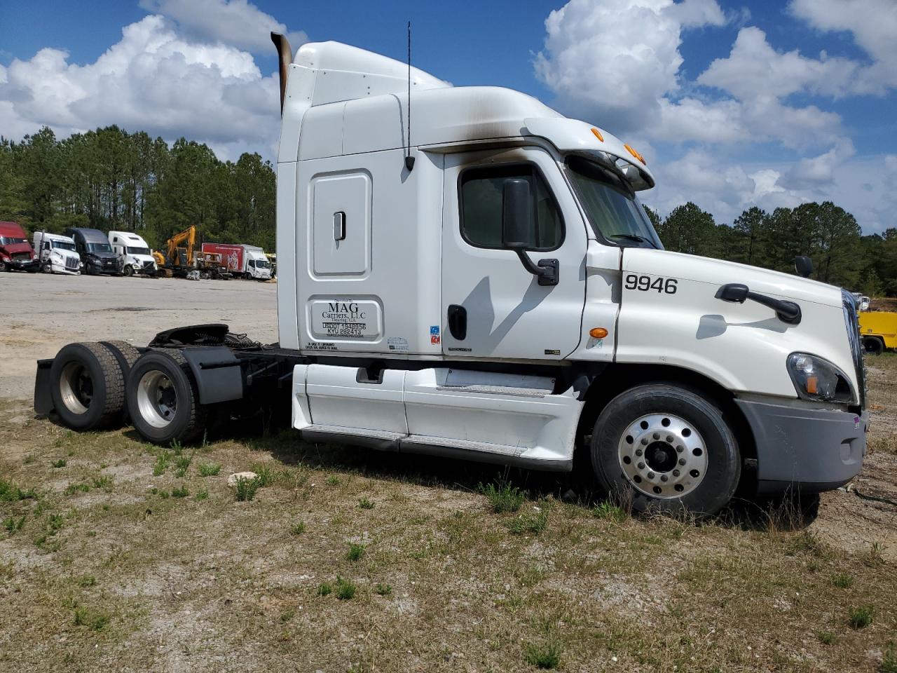 Gaston, SC에서 판매 중인 2012 Freightliner Cascadia Semi Truck - Burn - Interior