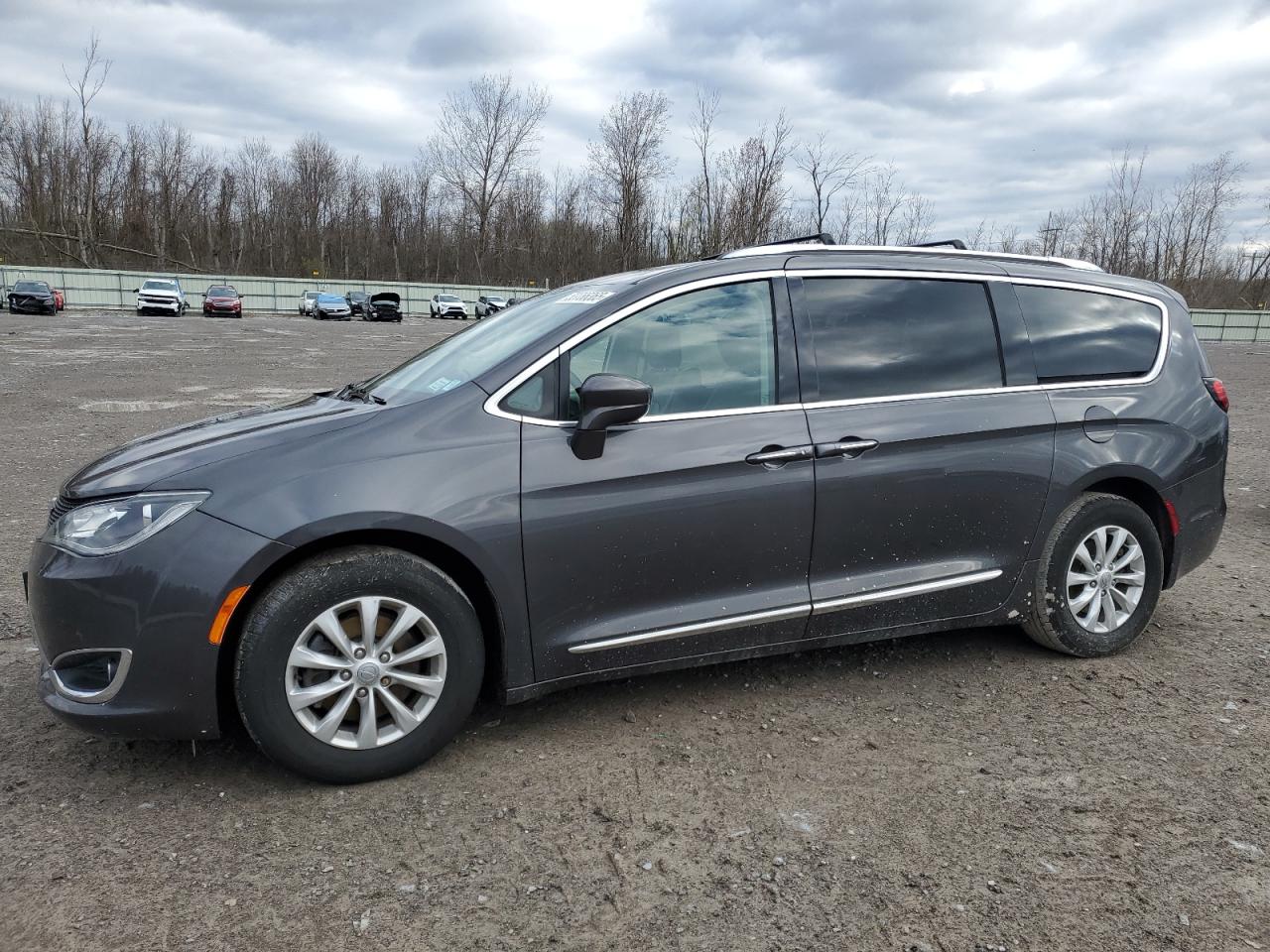2019 Chrysler Pacifica Touring L იყიდება Leroy-ში, NY - Undercarriage