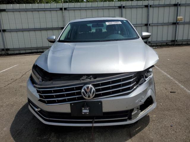  VOLKSWAGEN PASSAT 2016 Srebrny