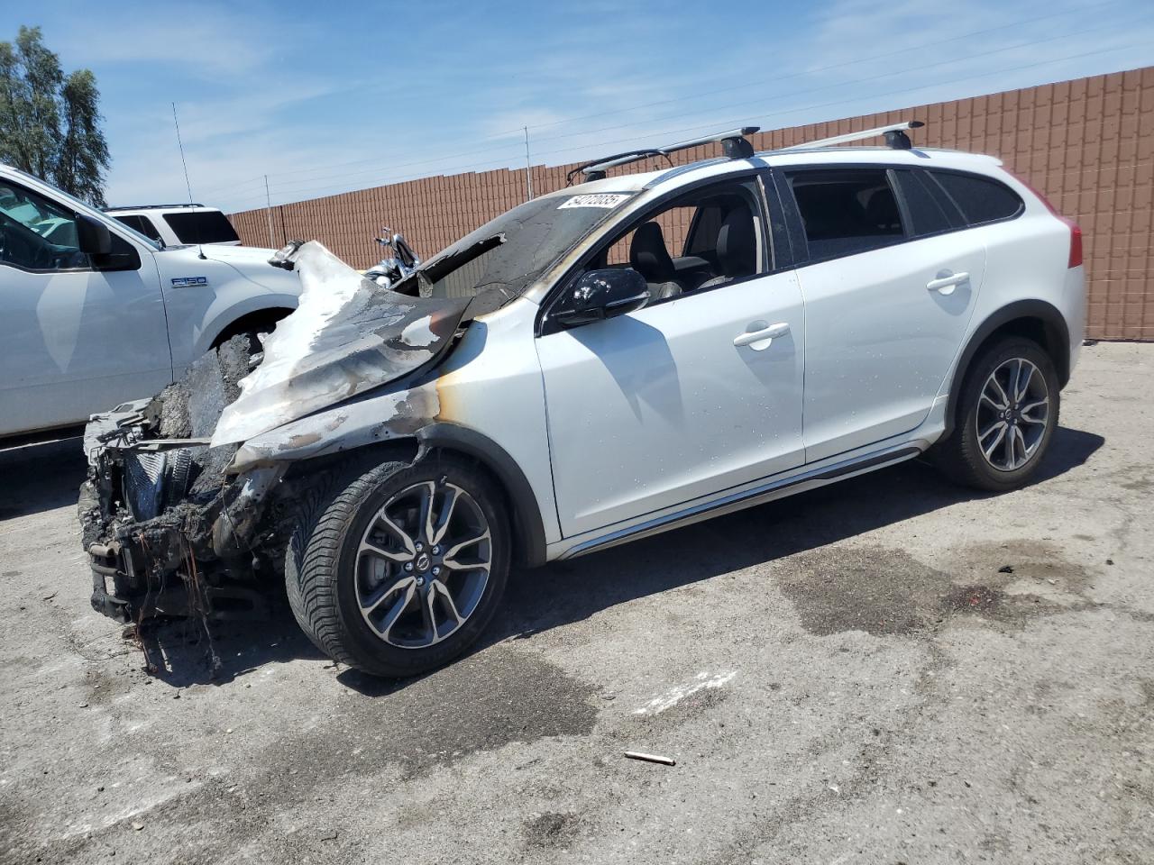 2015 Volvo V60 Cross Country Premier na sprzedaż w North Las Vegas, NV - Burn - Engine