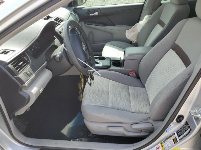 Sedans TOYOTA CAMRY 2013 Srebrny