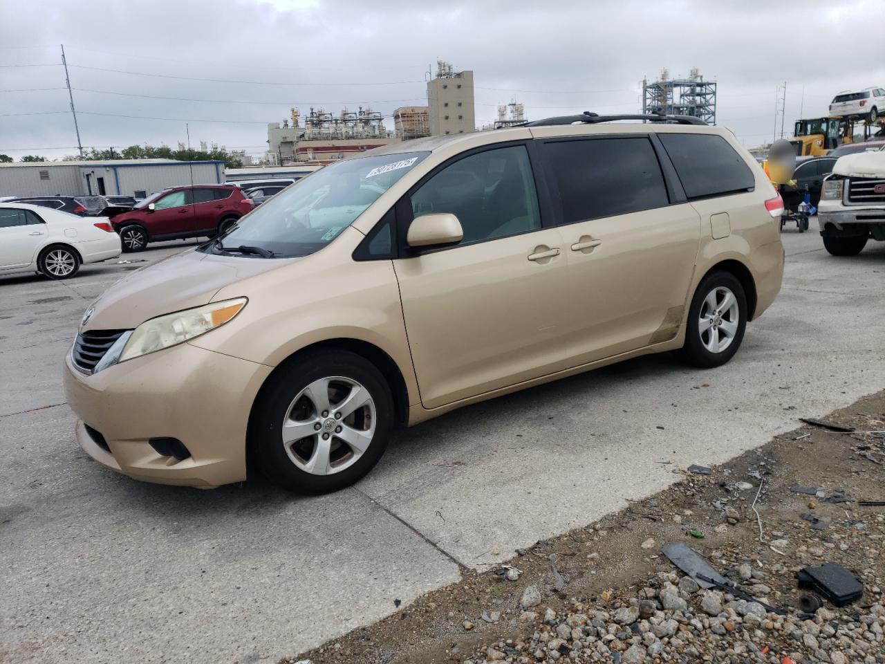 2011 Toyota Sienna Le იყიდება New Orleans-ში, LA - Front End