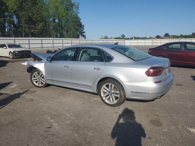  VOLKSWAGEN PASSAT 2017 Серебристый