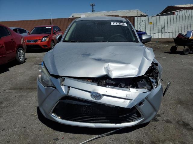  TOYOTA YARIS 2017 Srebrny