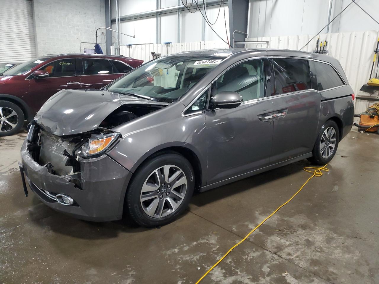 2014 Honda Odyssey Touring na sprzedaż w Ham Lake, MN - Front End