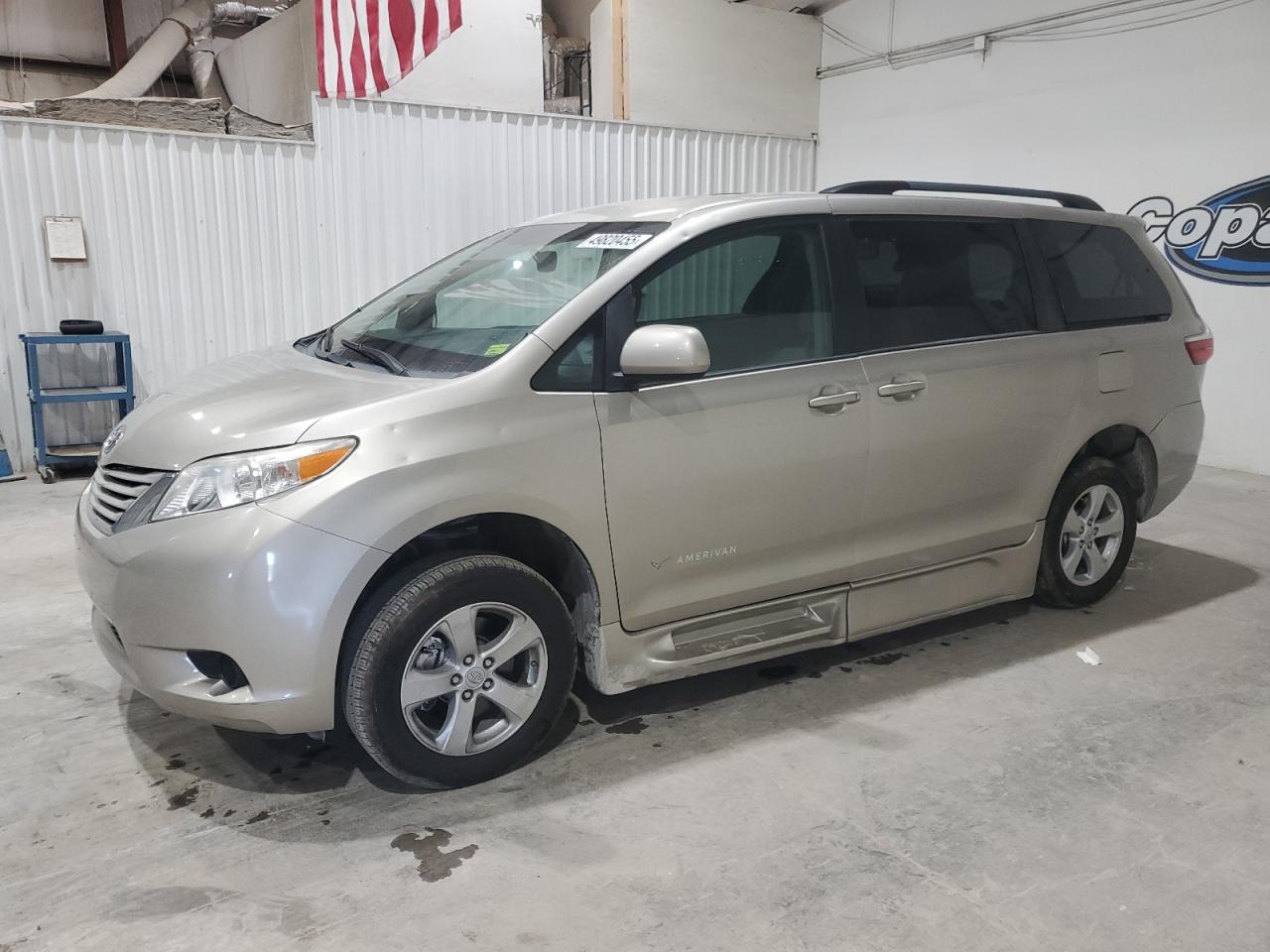 2015 Toyota Sienna Le zu verkaufen in Tulsa, OK - Normal Wear
