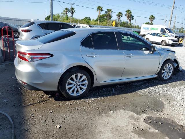  TOYOTA CAMRY 2018 Srebrny
