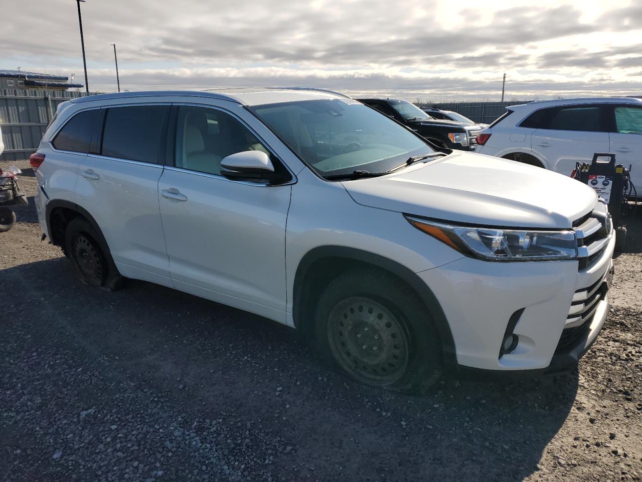 2018 Toyota Highlander Se VIN: 5TDJZRFH1JS535039 Lot: 52555835