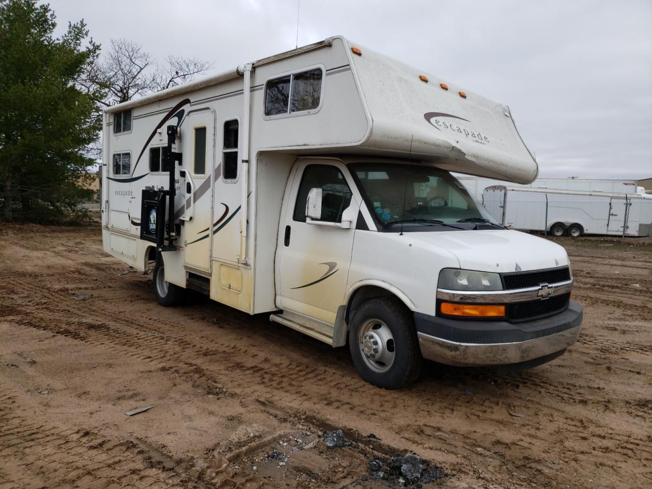 2005 Chevrolet Express G3500  for Sale in Kincheloe, MI - Top/Roof