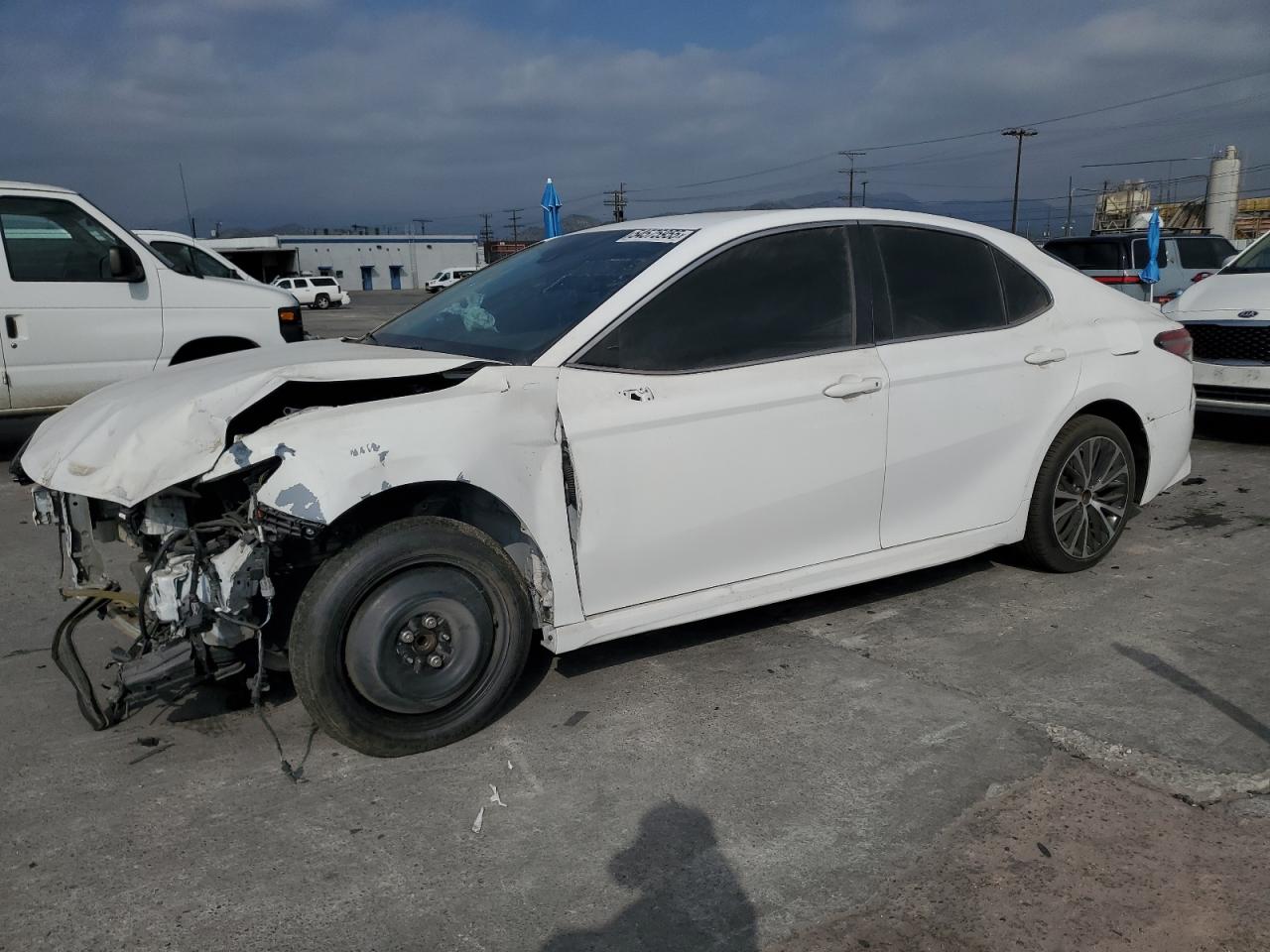 2019 Toyota Camry L იყიდება Sun Valley-ში, CA - Front End