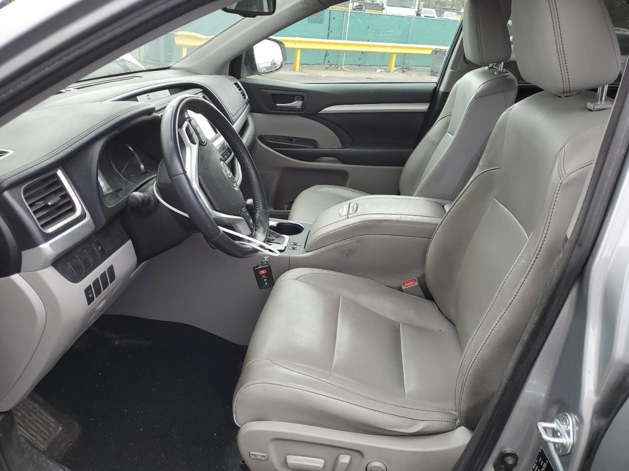 2016 Toyota Highlander Xle VIN: 5TDJKRFHXGS278458 Lot: 55229295